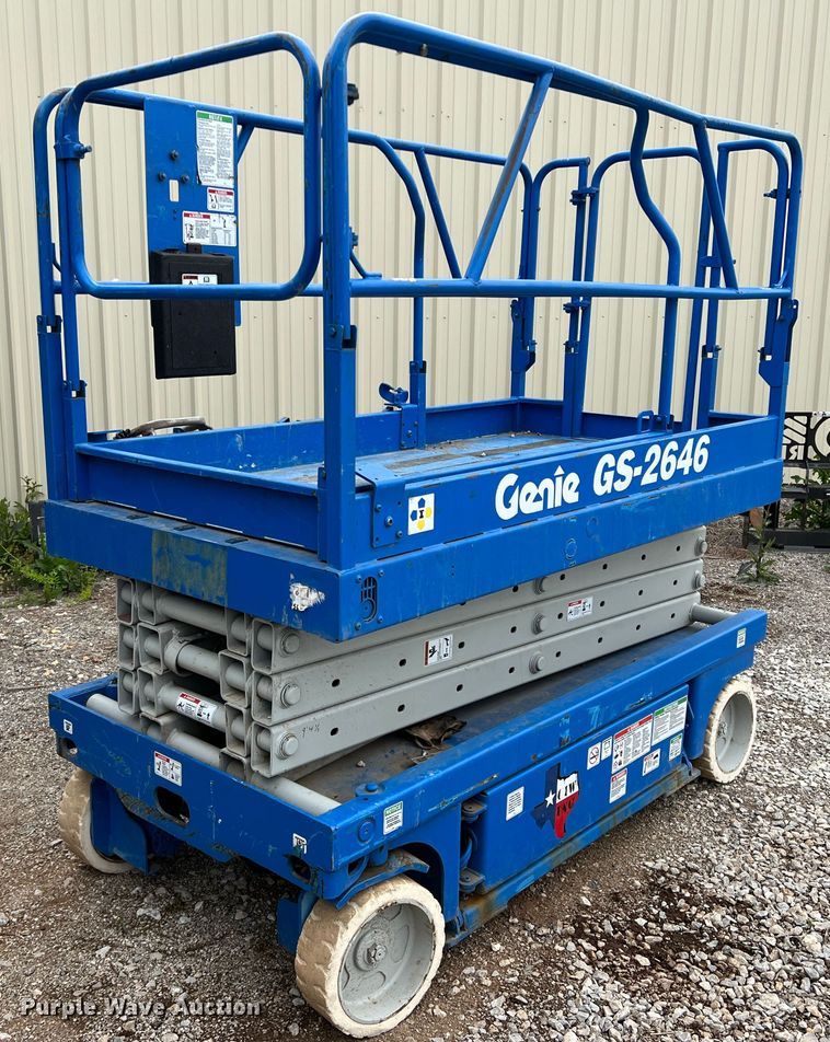 image for item MQ9872 1999 Genie GS2646  scissor lift