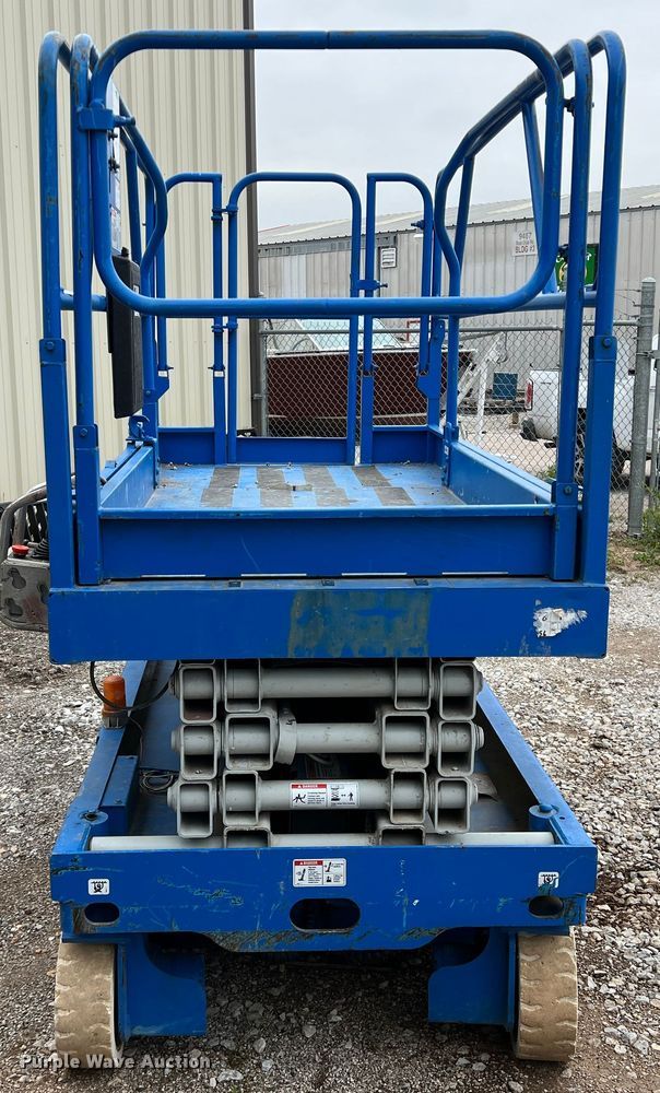 image for item MQ9872 1999 Genie GS2646  scissor lift