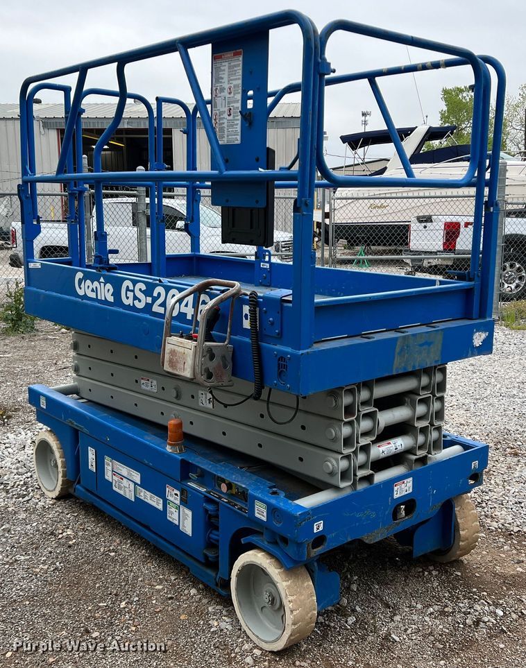 image for item MQ9872 1999 Genie GS2646  scissor lift