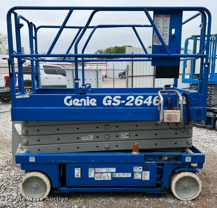image for item MQ9872 1999 Genie GS2646  scissor lift