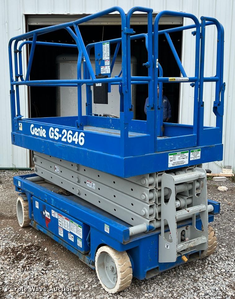 image for item MQ9872 1999 Genie GS2646  scissor lift