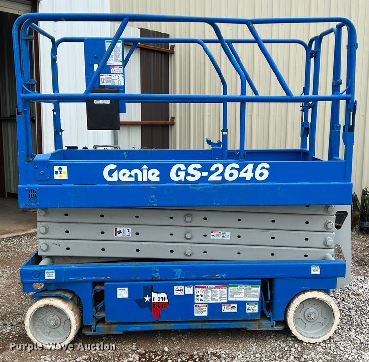 image for item MQ9872 1999 Genie GS2646  scissor lift