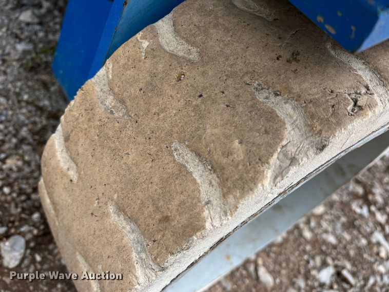 image for item MQ9872 1999 Genie GS2646  scissor lift