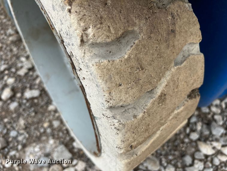 image for item MQ9872 1999 Genie GS2646  scissor lift