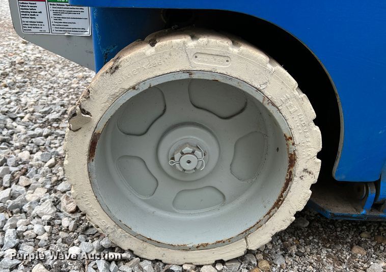 image for item MQ9872 1999 Genie GS2646  scissor lift