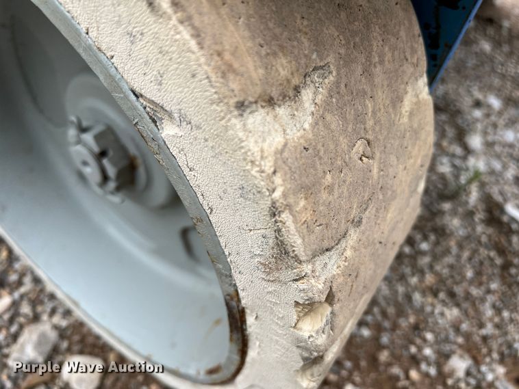 image for item MQ9872 1999 Genie GS2646  scissor lift