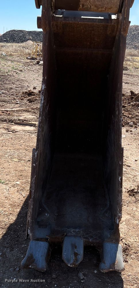 image for item MQ9881 2002 Case CX800  excavator