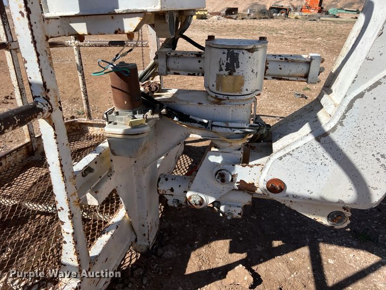 image for item MQ9883 1998 Snorkel ATB60ALCU  boom lift