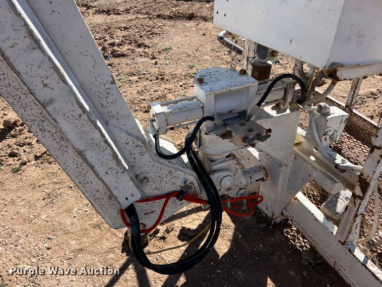 image for item MQ9883 1998 Snorkel ATB60ALCU  boom lift