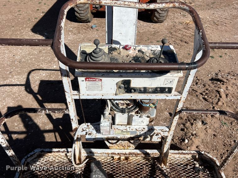 image for item MQ9883 1998 Snorkel ATB60ALCU  boom lift