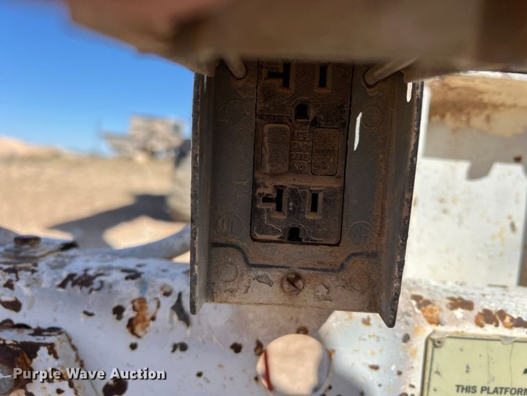 image for item MQ9883 1998 Snorkel ATB60ALCU  boom lift