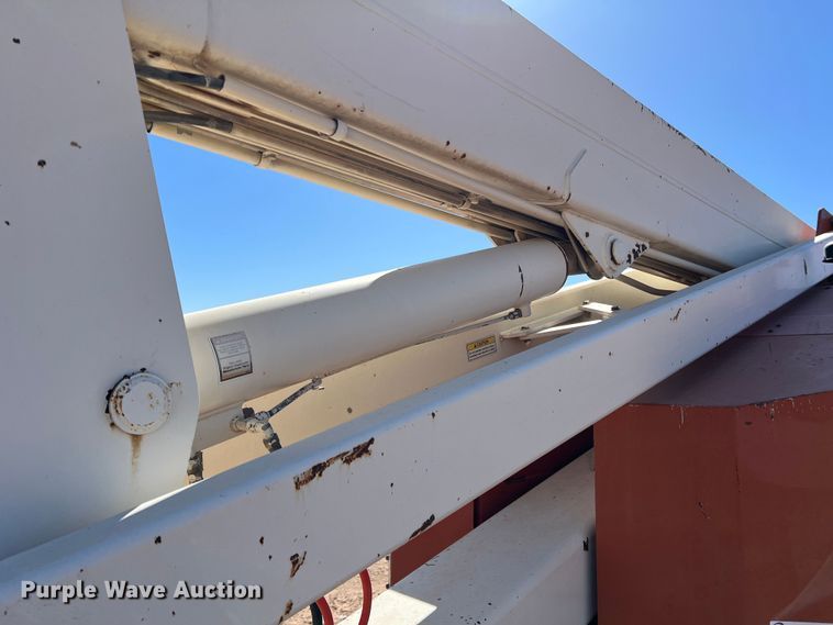 image for item MQ9883 1998 Snorkel ATB60ALCU  boom lift