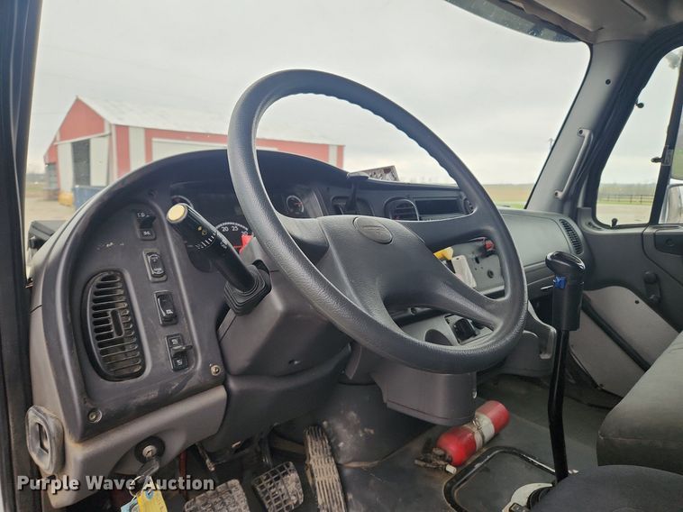 image for item MW9555 2005 Freightliner Business Class M2  dump truck