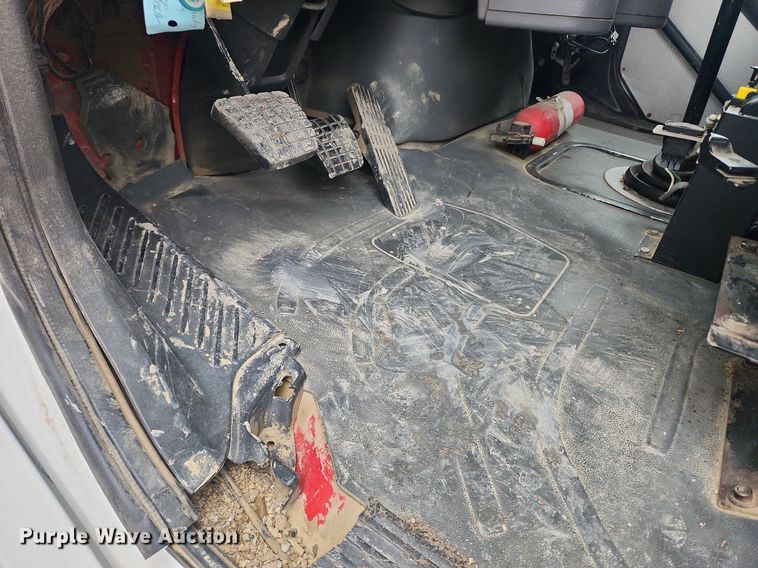 image for item MW9555 2005 Freightliner Business Class M2  dump truck