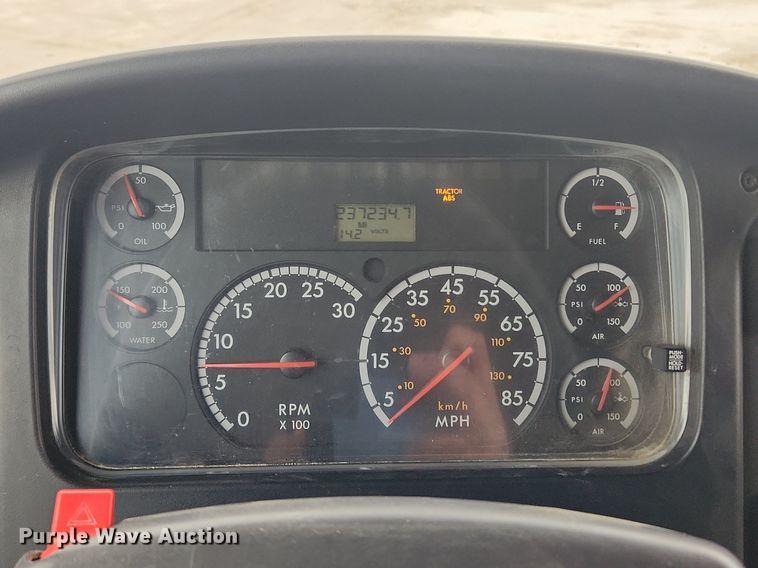 image for item MW9555 2005 Freightliner Business Class M2  dump truck