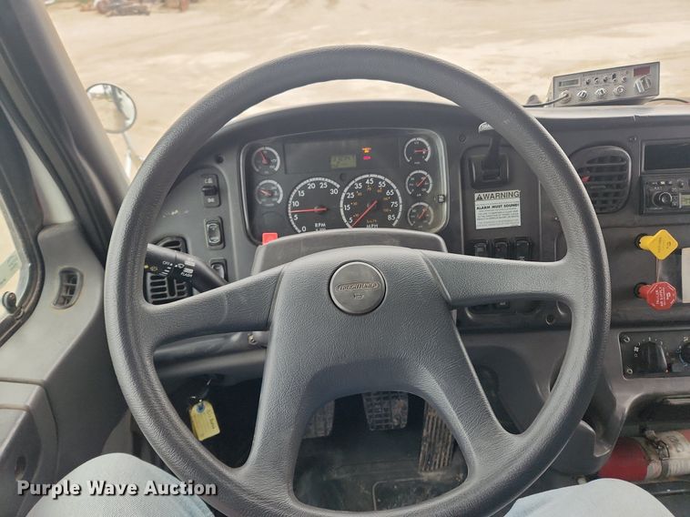 image for item MW9555 2005 Freightliner Business Class M2  dump truck