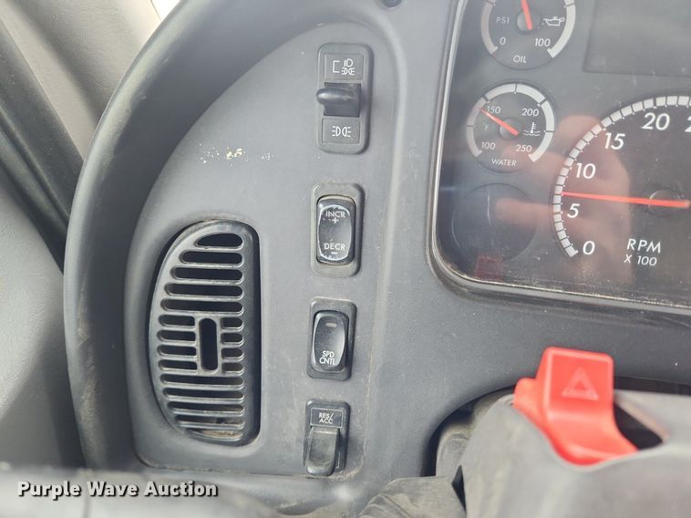 image for item MW9555 2005 Freightliner Business Class M2  dump truck