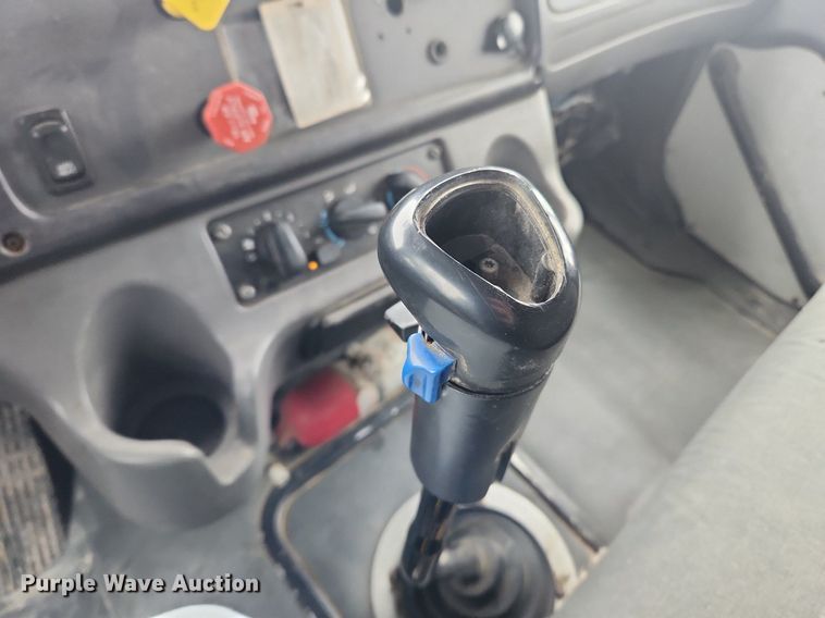 image for item MW9555 2005 Freightliner Business Class M2  dump truck