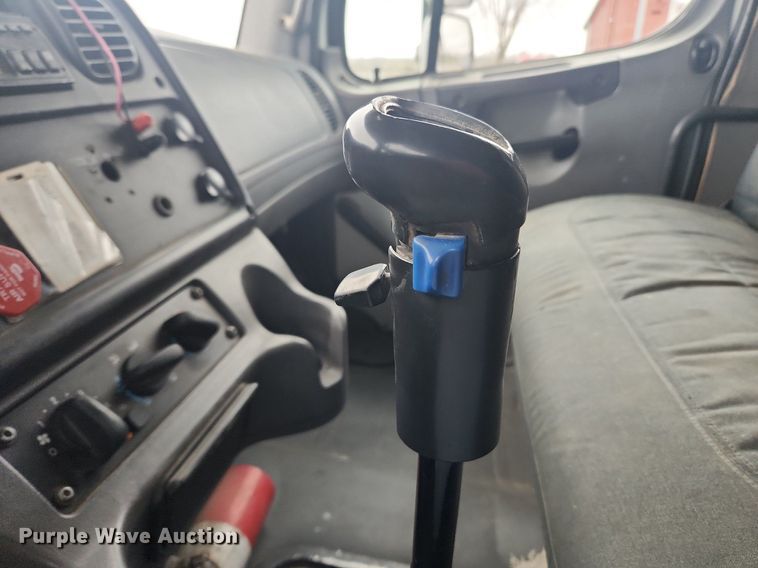 image for item MW9555 2005 Freightliner Business Class M2  dump truck