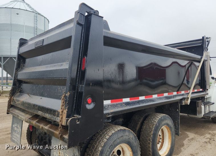 image for item MW9555 2005 Freightliner Business Class M2  dump truck