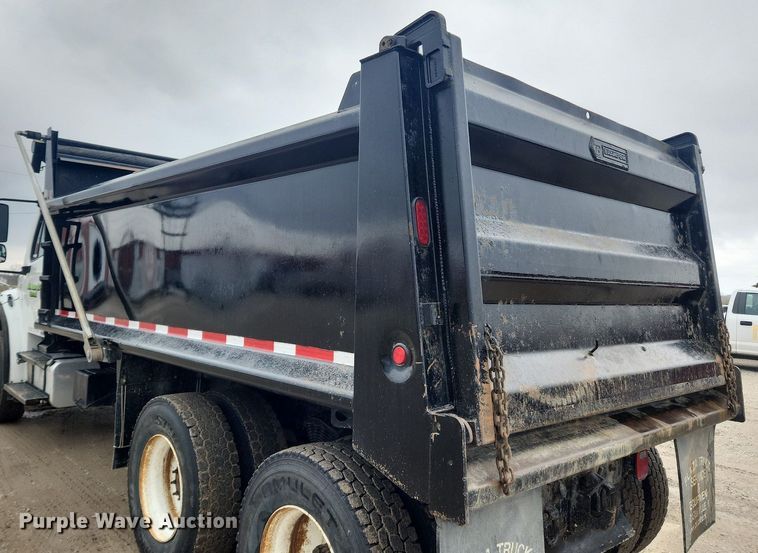 image for item MW9555 2005 Freightliner Business Class M2  dump truck