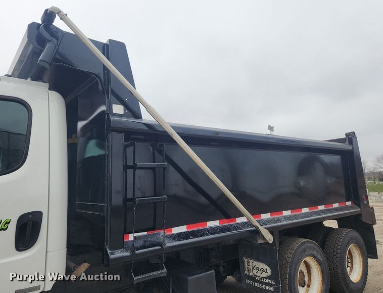 image for item MW9555 2005 Freightliner Business Class M2  dump truck