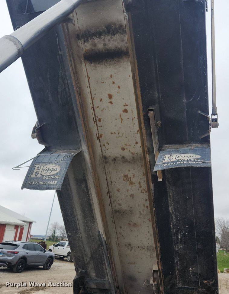 image for item MW9555 2005 Freightliner Business Class M2  dump truck