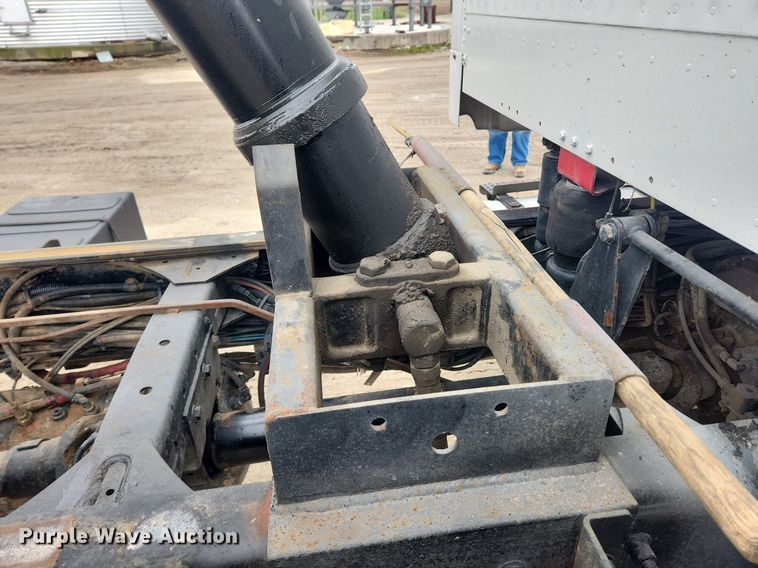 image for item MW9555 2005 Freightliner Business Class M2  dump truck