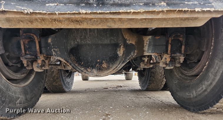 image for item MW9555 2005 Freightliner Business Class M2  dump truck