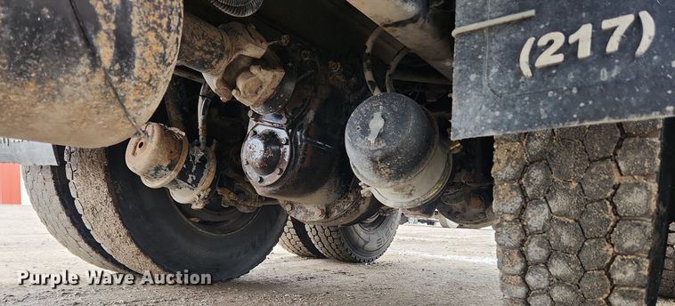 image for item MW9555 2005 Freightliner Business Class M2  dump truck