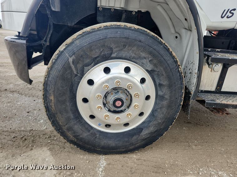 image for item MW9555 2005 Freightliner Business Class M2  dump truck