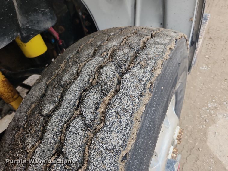 image for item MW9555 2005 Freightliner Business Class M2  dump truck