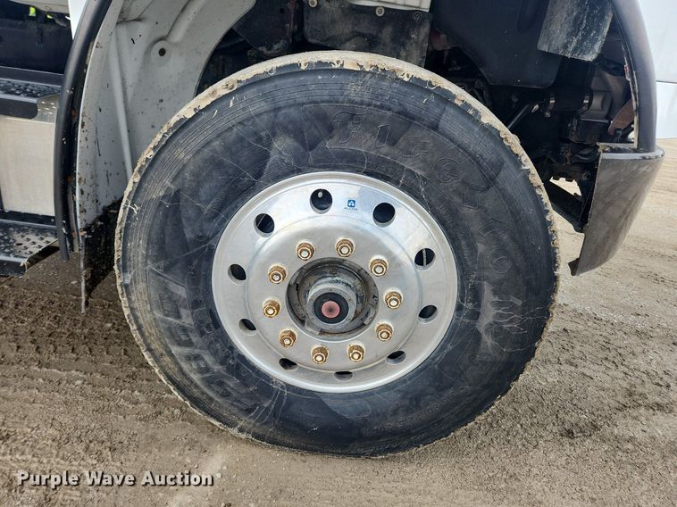 image for item MW9555 2005 Freightliner Business Class M2  dump truck