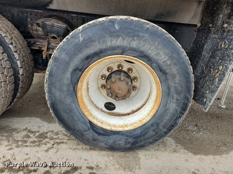 image for item MW9555 2005 Freightliner Business Class M2  dump truck