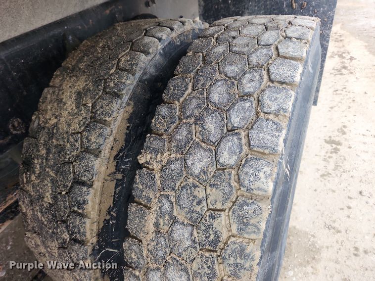 image for item MW9555 2005 Freightliner Business Class M2  dump truck