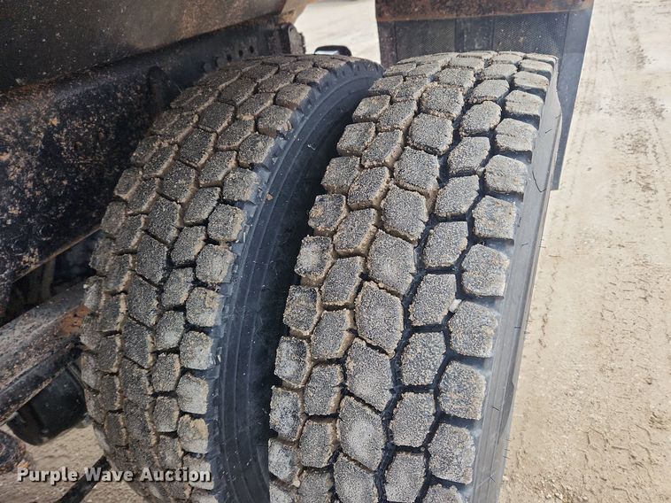 image for item MW9555 2005 Freightliner Business Class M2  dump truck