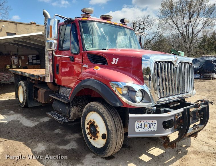 image for item MW9559 2008 International WorkStar 7400  flatbed truck
