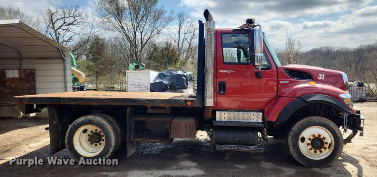 image for item MW9559 2008 International WorkStar 7400  flatbed truck