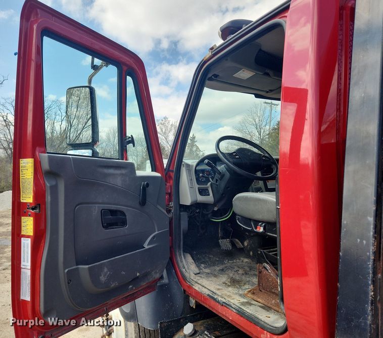 image for item MW9559 2008 International WorkStar 7400  flatbed truck