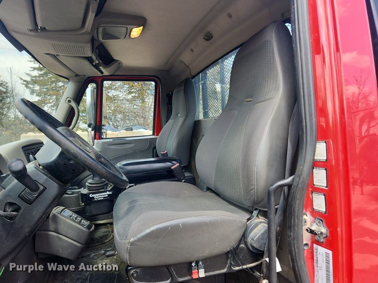 image for item MW9559 2008 International WorkStar 7400  flatbed truck