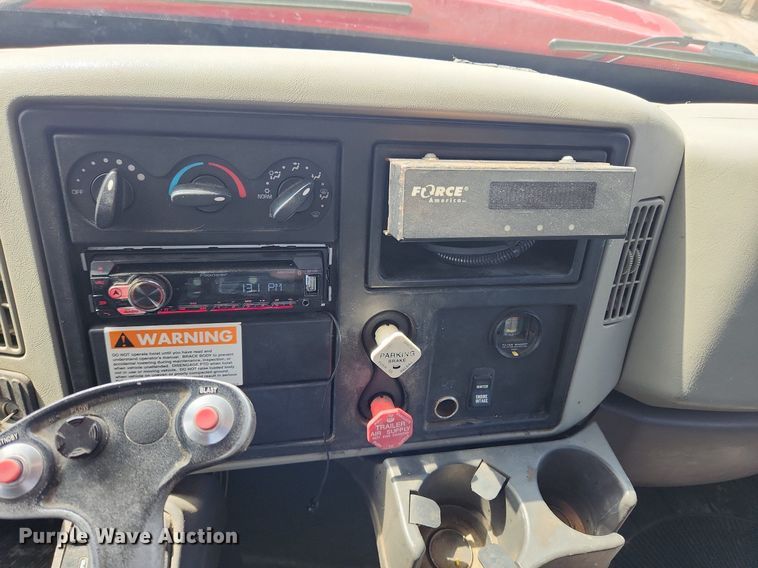 image for item MW9559 2008 International WorkStar 7400  flatbed truck