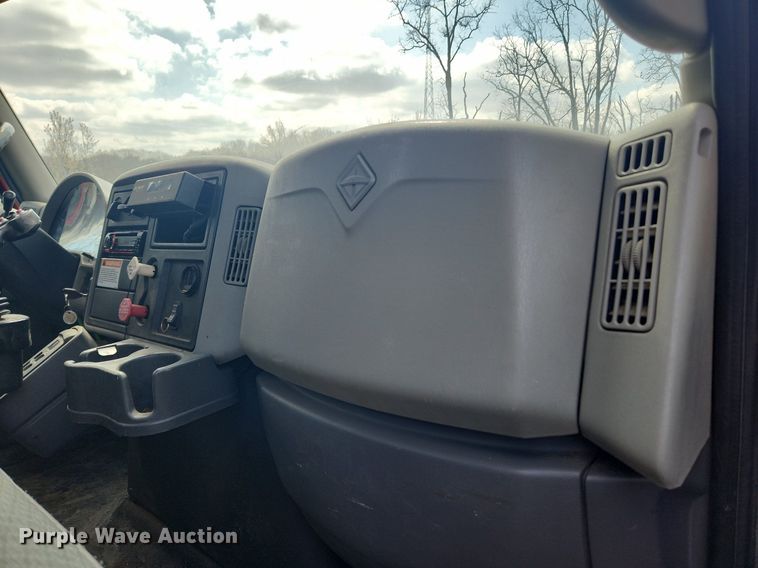 image for item MW9559 2008 International WorkStar 7400  flatbed truck