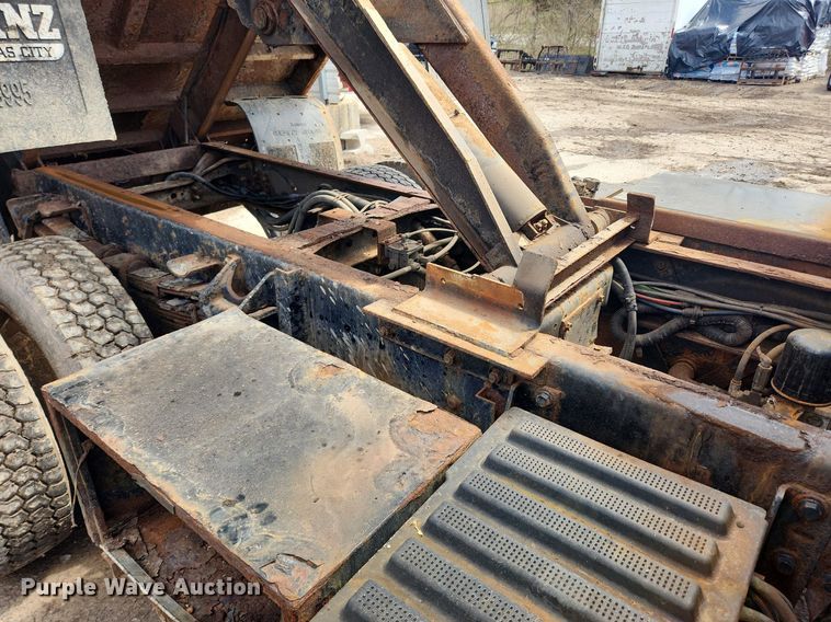 image for item MW9559 2008 International WorkStar 7400  flatbed truck