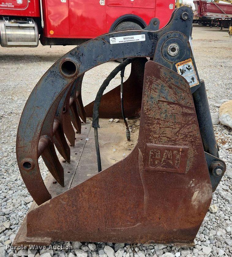 image for item MW9586 Caterpillar 184-3268  wheel loader grapple bucket