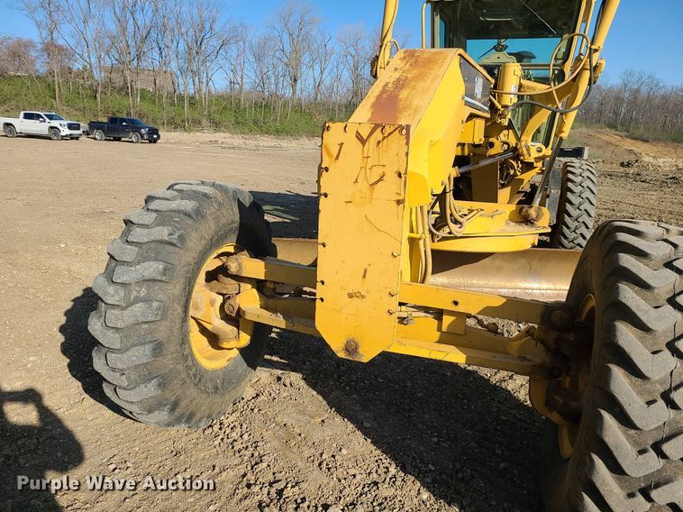 image for item MX9601 1999 Caterpillar 140H  motor grader