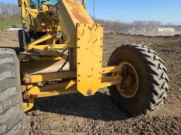 image for item MX9601 1999 Caterpillar 140H  motor grader