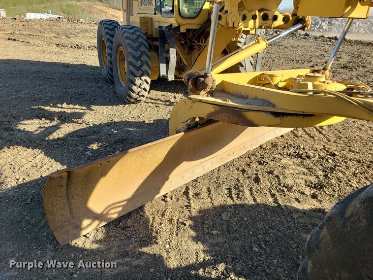 image for item MX9601 1999 Caterpillar 140H  motor grader