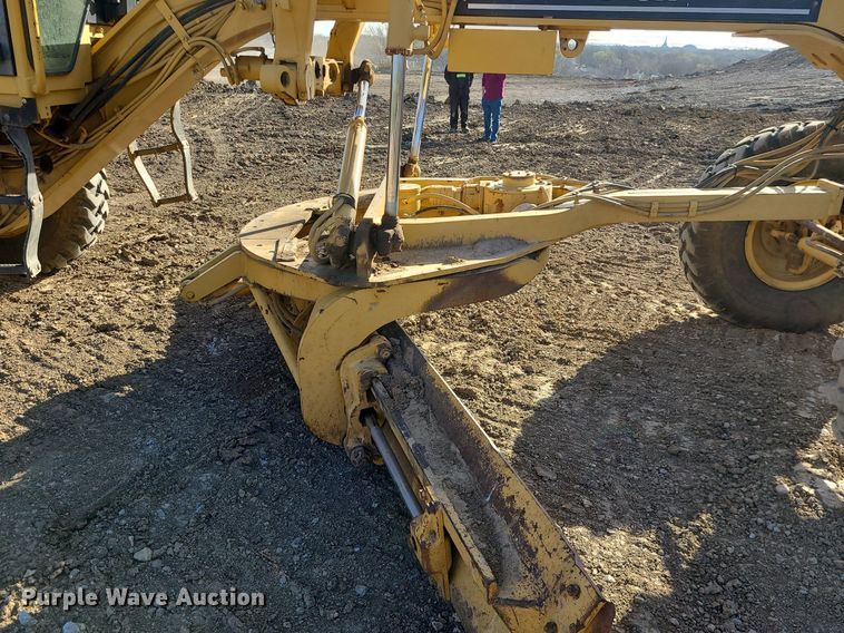 image for item MX9601 1999 Caterpillar 140H  motor grader