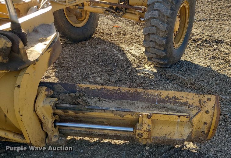 image for item MX9601 1999 Caterpillar 140H  motor grader