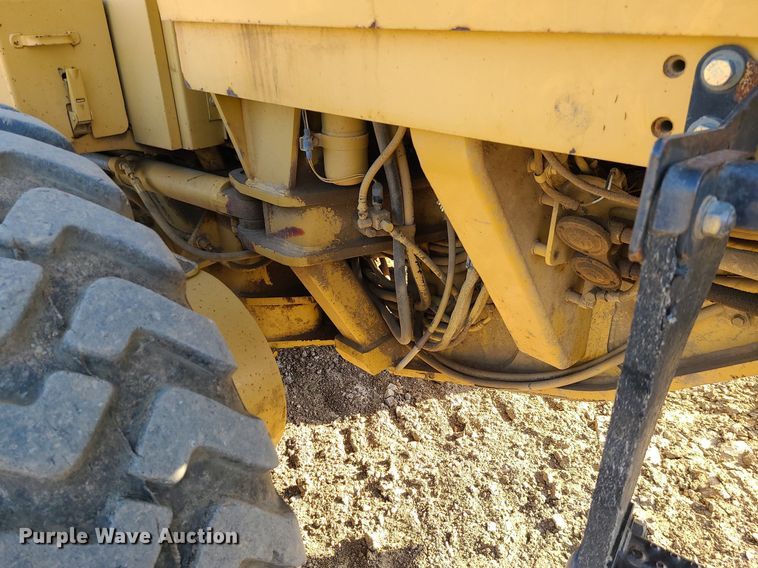 image for item MX9601 1999 Caterpillar 140H  motor grader